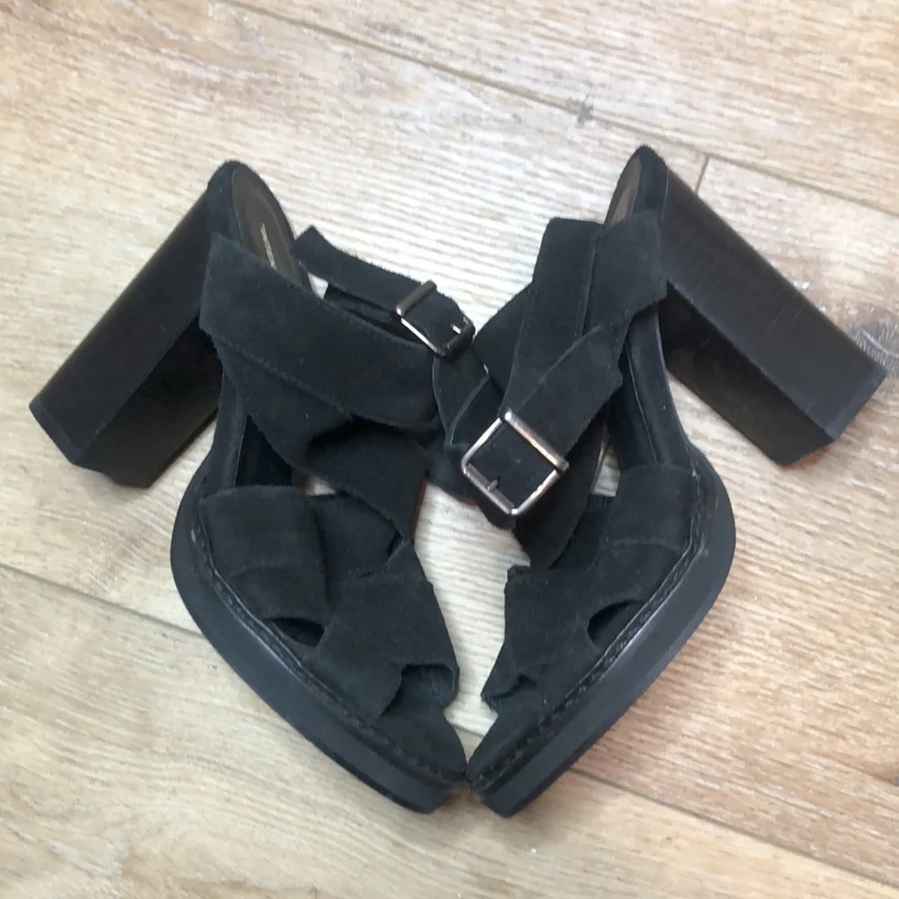 Intentionally Blank Blk Suede Strappy Sandal 36/6